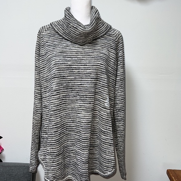 eight eight eight Sweaters - Eight eight eigth turtleneck sweater size XL